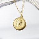 Medalla de oro amarillo de la Virgen María
