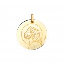 Medalla dorada de Jesús de Nazaret diseñada por Sara BG para MiMedalla